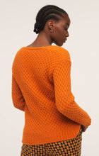 Laden Sie das Bild in den Galerie-Viewer, SURKANA oranger Waffelpullover