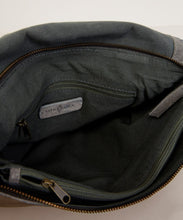 Laden Sie das Bild in den Galerie-Viewer, SURKANA Graue Ledertasche mit Schultergurt und Griff