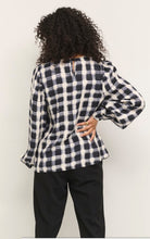 Laden Sie das Bild in den Galerie-Viewer, KAFFE karierte Bluse