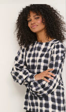 Laden Sie das Bild in den Galerie-Viewer, KAFFE karierte Bluse
