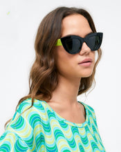Laden Sie das Bild in den Galerie-Viewer, SURKANA Schwarze Katzenaugen-Sonnenbrille für Damen