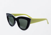Laden Sie das Bild in den Galerie-Viewer, SURKANA Schwarze Katzenaugen-Sonnenbrille für Damen