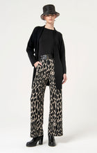 Laden Sie das Bild in den Galerie-Viewer, SURKANA Schwarze Strickjacke