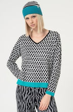 Laden Sie das Bild in den Galerie-Viewer, SURKANA Viskosepullover