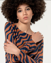 Laden Sie das Bild in den Galerie-Viewer, SURKANA Langarmshirt/T-Shirt