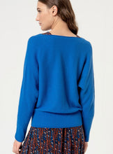 Laden Sie das Bild in den Galerie-Viewer, SURKANA Alpaka Pullover in Kleinblau