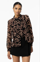 Laden Sie das Bild in den Galerie-Viewer, Tiffosi Hemdbluse mit Animalprint