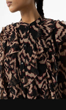 Laden Sie das Bild in den Galerie-Viewer, Tiffosi Hemdbluse mit Animalprint