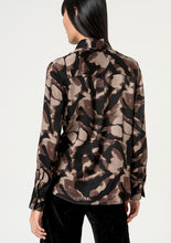 Laden Sie das Bild in den Galerie-Viewer, SURKANA Satinhemd