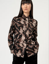 Laden Sie das Bild in den Galerie-Viewer, SURKANA Satinhemd