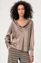 Laden Sie das Bild in den Galerie-Viewer, SURKANA Steinbluse