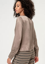 Laden Sie das Bild in den Galerie-Viewer, SURKANA Steinbluse