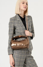 Laden Sie das Bild in den Galerie-Viewer, SURKANA Handtasche in Gold-Glitzer-Metallic