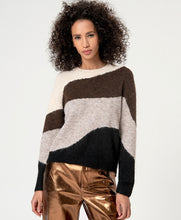 Laden Sie das Bild in den Galerie-Viewer, SURKANA Wollpullover