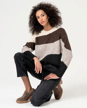 Laden Sie das Bild in den Galerie-Viewer, SURKANA Wollpullover