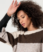 Laden Sie das Bild in den Galerie-Viewer, SURKANA Wollpullover