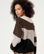 Laden Sie das Bild in den Galerie-Viewer, SURKANA Wollpullover