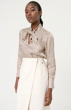 Laden Sie das Bild in den Galerie-Viewer, SURKANA ecru langer Schlitzrock