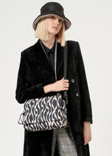 Laden Sie das Bild in den Galerie-Viewer, SURKANA Stepptasche