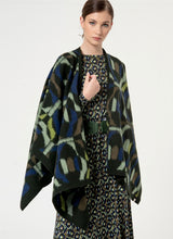 Laden Sie das Bild in den Galerie-Viewer, SURKANA Grün bedruckter Poncho-Umhang
