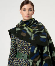 Laden Sie das Bild in den Galerie-Viewer, SURKANA Grün bedruckter Poncho-Umhang