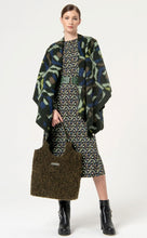 Laden Sie das Bild in den Galerie-Viewer, SURKANA Grün bedruckter Poncho-Umhang