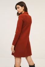 Laden Sie das Bild in den Galerie-Viewer, Das kleine Fauve SURKANA Kleid