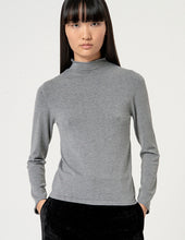 Laden Sie das Bild in den Galerie-Viewer, SURKANA mausgrauer Rollkragenpullover