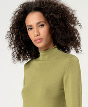 Laden Sie das Bild in den Galerie-Viewer, SURKANA Olivgrüner Rollkragenpullover