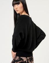 Laden Sie das Bild in den Galerie-Viewer, SURKANA Schwarzer Alpaka-Pullover