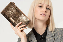 Laden Sie das Bild in den Galerie-Viewer, SURKANA Beutel mit goldenem Glitzer-Metallic