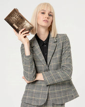 Laden Sie das Bild in den Galerie-Viewer, SURKANA Beutel mit goldenem Glitzer-Metallic