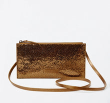 Laden Sie das Bild in den Galerie-Viewer, SURKANA Beutel mit goldenem Glitzer-Metallic