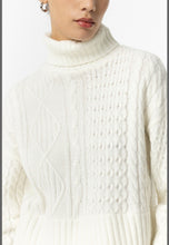 Laden Sie das Bild in den Galerie-Viewer, Ecrufarbener 2-in-1-Pullover mit hohem Kragen von Tiffosi