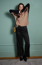 Laden Sie das Bild in den Galerie-Viewer, Pull bicolore SURKANA taupe et noir