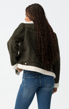 Laden Sie das Bild in den Galerie-Viewer, Veste Tiffosi en suédine kaki dark Douceur,style et caractère