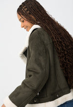 Laden Sie das Bild in den Galerie-Viewer, Veste Tiffosi en suédine kaki dark Douceur,style et caractère