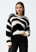 Laden Sie das Bild in den Galerie-Viewer, Pull zébré femme Tiffosi Motif noir et blanc tendance, matière douce et chaude pour l’hiver