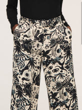 Laden Sie das Bild in den Galerie-Viewer, SURKANA Cosmos weite Hose