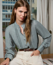 Laden Sie das Bild in den Galerie-Viewer, Chemise SURKANA bleu acier
