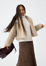 Laden Sie das Bild in den Galerie-Viewer, Veste courte Tiffosi femme – Fausse fourrure beige chic | 3e Acte
