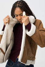 Laden Sie das Bild in den Galerie-Viewer, Veste Tiffosi en suédine camel Douceur,style et caractère
