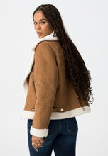 Laden Sie das Bild in den Galerie-Viewer, Veste Tiffosi en suédine camel Douceur,style et caractère
