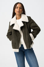 Laden Sie das Bild in den Galerie-Viewer, Veste Tiffosi en suédine kaki dark Douceur,style et caractère

